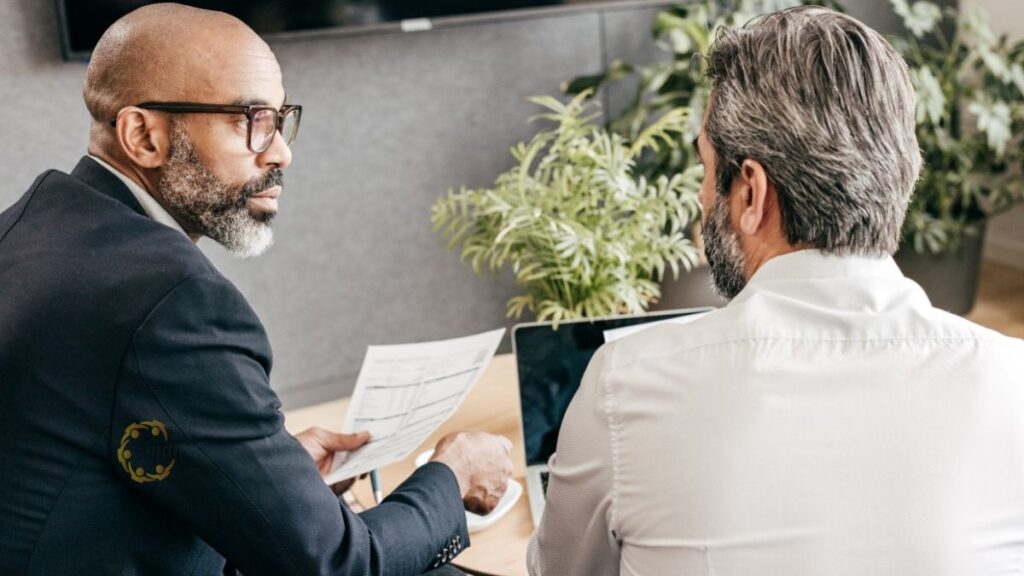 Hướng dẫn xác định quan hệ liên kết khi vay tiền giám đốc